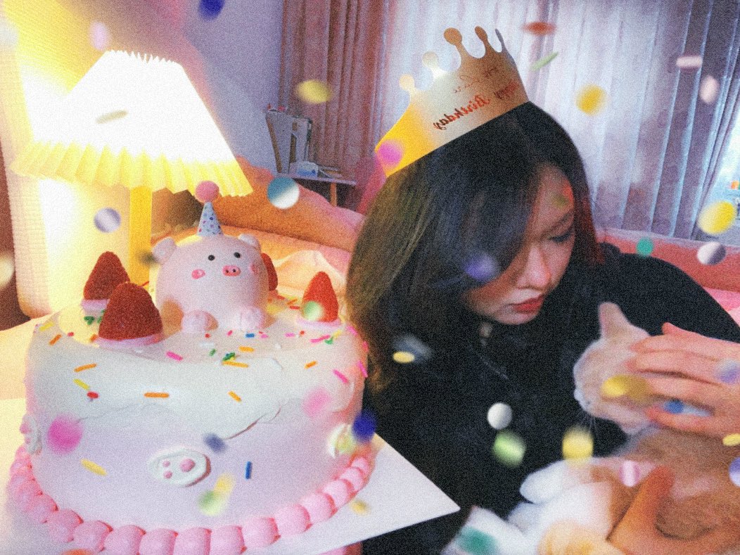 Cx98199's tweet photo. 生日快乐 https://t.co/tEIGachpwV