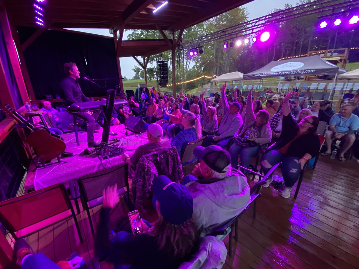 SMLGoodN's tweet image. Good Morning 💛 
Happy to see the sun is shining after a wet weekend. 
📸 @CovesSML / @CharlesEsten wrapped up the Summer Concert Series Saturday! What a great season 🍀 Huge thank you to everyone who has made this year a success! #smithmountainlake #smlgn