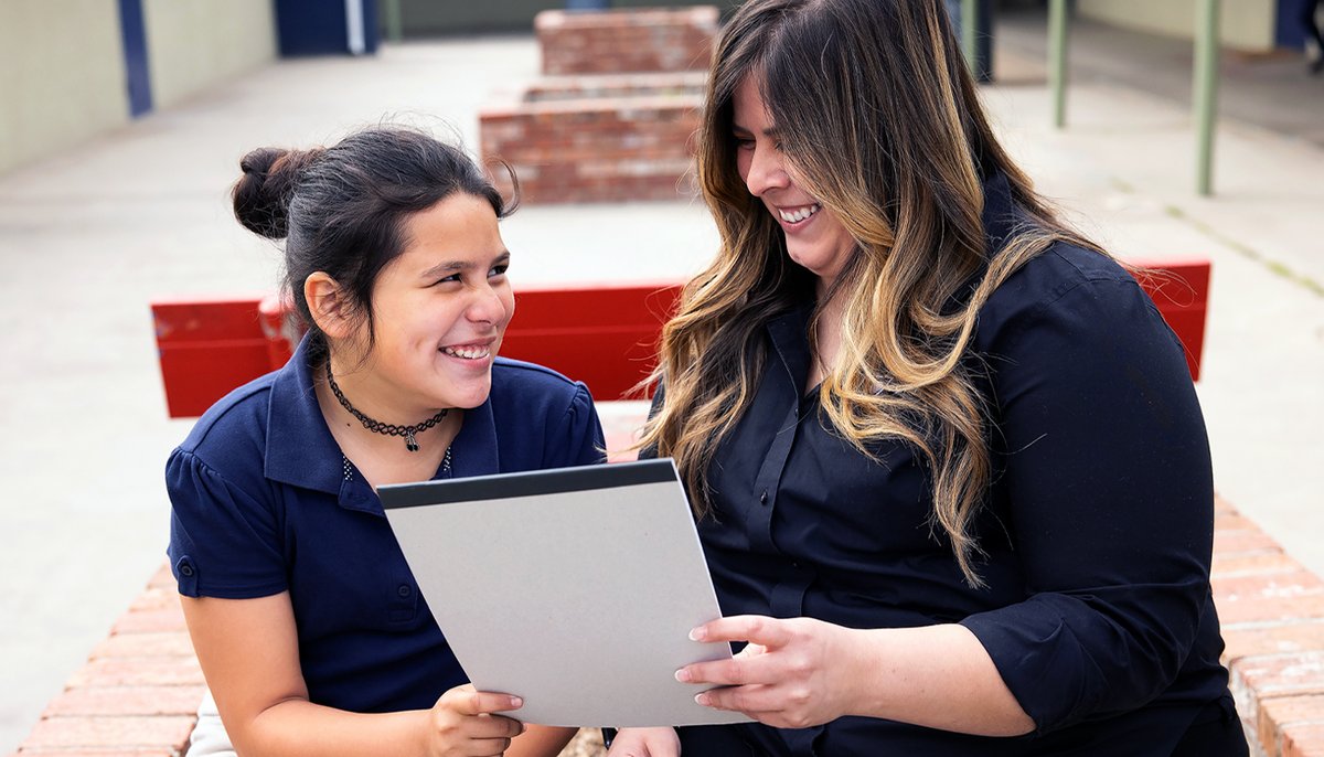 ChanZuckerberg's tweet photo. “It truly is about the relationships with the kids.” 💯
Read more about how @GradientLrn designs learning experiences + #EdTech tools to help teachers connect with students: https://t.co/CL6BDOC2IX
#KnowEachStudent https://t.co/v3heLqqW1a