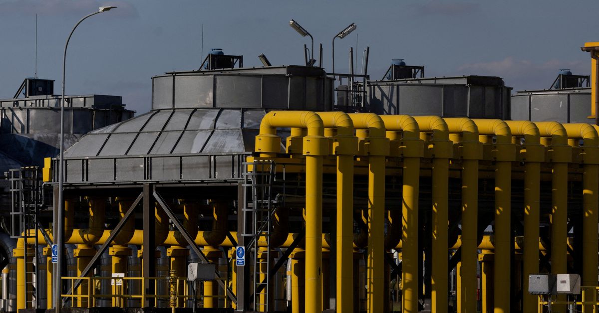ReutersBiz's tweet photo. EU plans to make fossil fuel firms share excess profits, draft shows https://t.co/z4Hu88DCq0 https://t.co/KwciQv25Zu