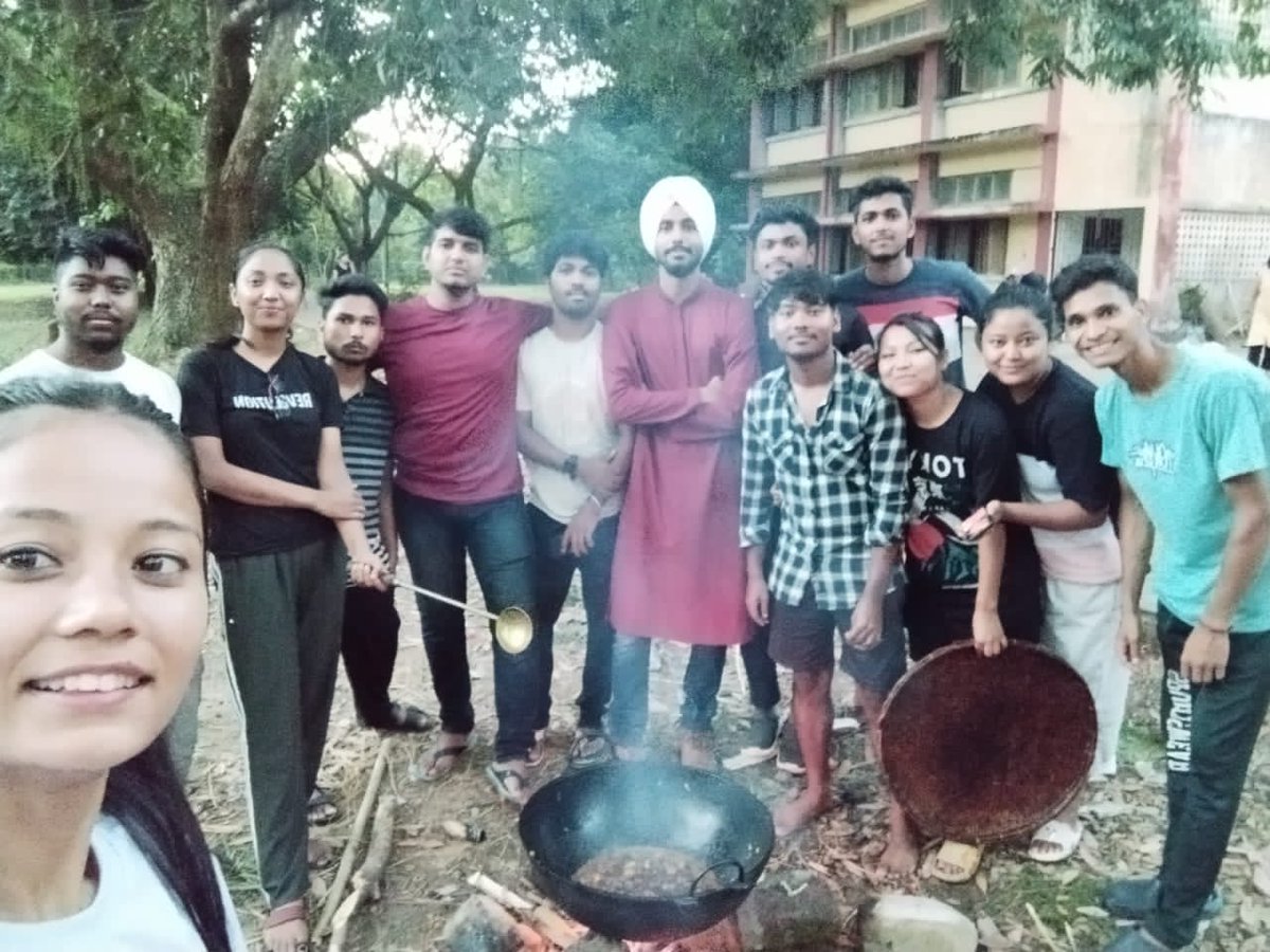 JitumoniTaye's tweet photo. @Anonymo16877986 @DibruUniv @dibrugarhpolice @ugc_india @assampolice Being hppy &amp;sharing happiness isn't a crime (MR. Anonymous) we hv got D most loving seniors. If the world is against us -WE Don't CARE.OUR SENIORS ARE  THE BEST!
If needed - we(juniors 1st sem students) will explain this to evryone for million times. 
Jitumoni taye(1st sem) COM https://t.co/TV5fTkX97j