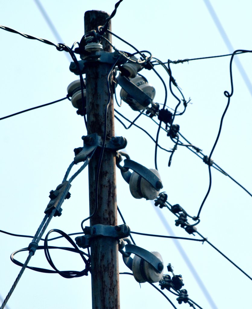 whatspowerlines's tweet photo. Occasionally upload low-voltage power lines, not just medium voltage, high voltage and extra high voltage.
.
.
#tianglistrik
#utilitypole
#distributionlines
#powerlines
#電線
#電力線
#配電線
#配電
#電柱
#電信柱
#ガイシ
#strommast
#oldpowerlines
#linejunk
#linetrash
#220V
#380V https://t.co/HCfCTUZPKy