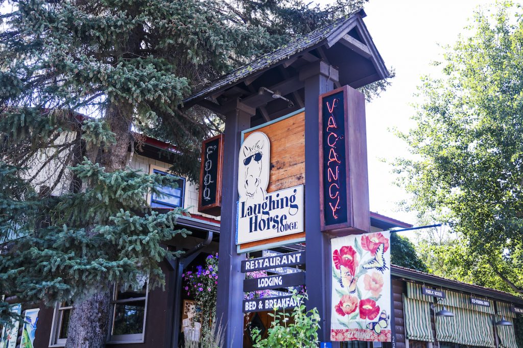 Laughing Horse Lodge is nestled at the base of the #SwanRange and the #BobMarshallWilderness, at the southern end of Swan Lake. Here you’ll find simple and cozy, rustic timber accommodations decorated in authentic #montanastyle. Book a stay visit : ow.ly/LAJT50KFTOi