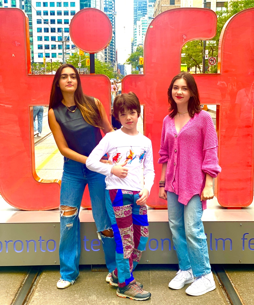 MaximSwinton's tweet photo. Here with my family for the world premiere of ⁠
@raymondandray today! 
⁠
Amazing to be in Toronto! ⁠
⁠
#raymondandray @tiff_net #TIFF #TIFF22 https://t.co/PZqSJ8XUu7