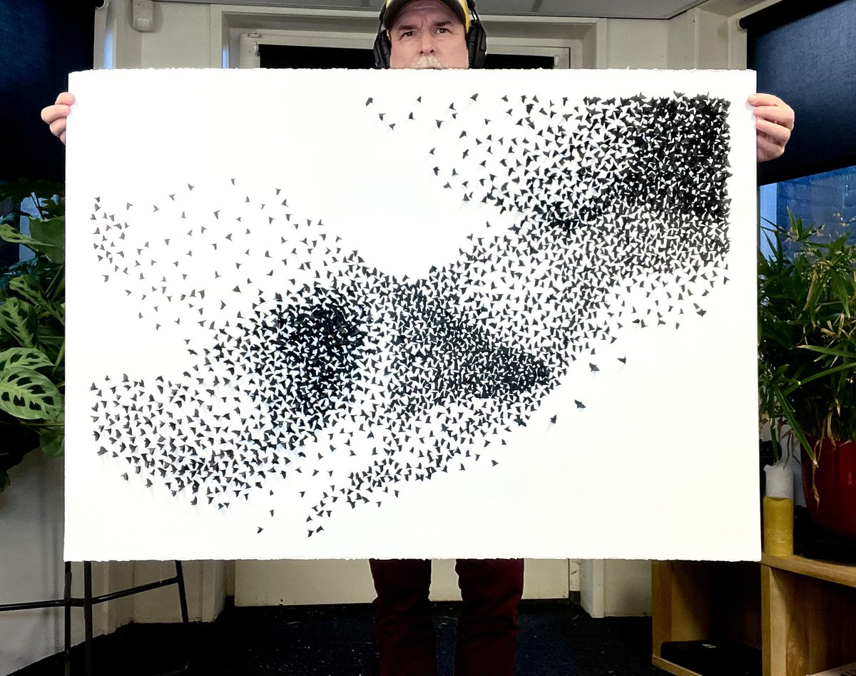 Ik maakte uhm…dit. Eerst handmatig alle vogels knippen en dan handmatig plakken. 

‘Uitsnede van handelingen’
70 x 100 cm
Papier, lijm en papier. 

Retweet is lief.