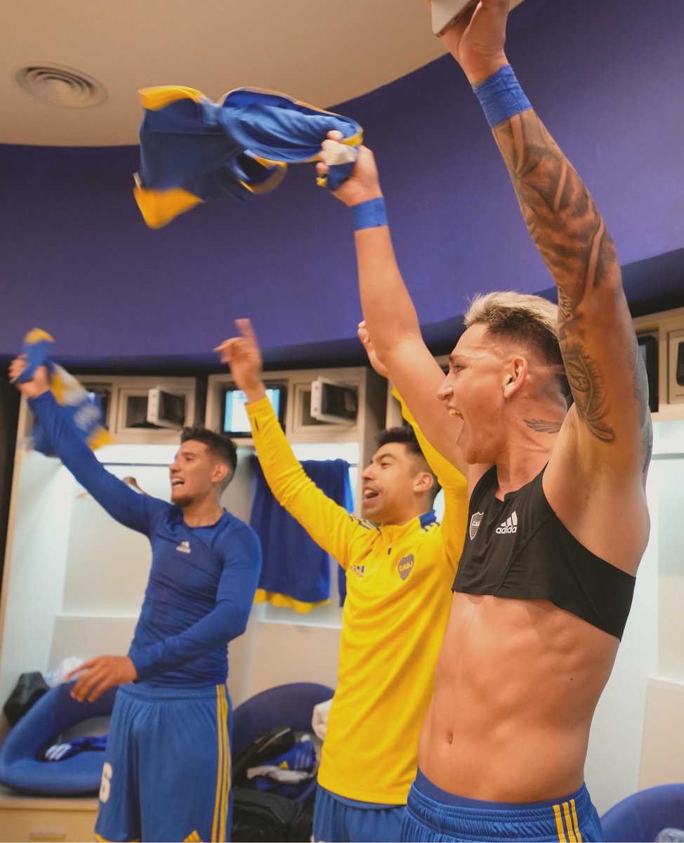 BocaJrsOficial's tweet photo. ¿Grande? Uno solo 😉

A lo Boca se vive mejor 💙💛💙 https://t.co/TJouMkC17D
