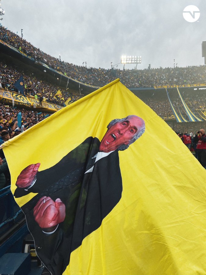 ElBosterodCuba's tweet photo. Nos gustaría resaltar un detalle del partido de ayer en la #Bombonera🔵🟡. Las Banderas que aparecieron por todo el estadio. Sencillamente espectacular.
 Abro Hilo 🧵 https://t.co/UlKKXuQvtJ