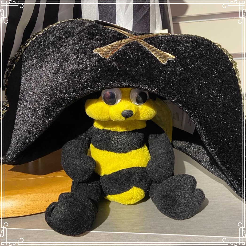 MaryRuthBooks's tweet photo. Thar she blows! Shiver me timbers, thar be a treasure of booty in the briny deep. It's Pirate Fish, me hearties!
https://t.co/1dXhQ5UiSs
#talklikeapirateday #piratefish #piratebee #pirate #maryruthbooks https://t.co/lg4PieFSeh