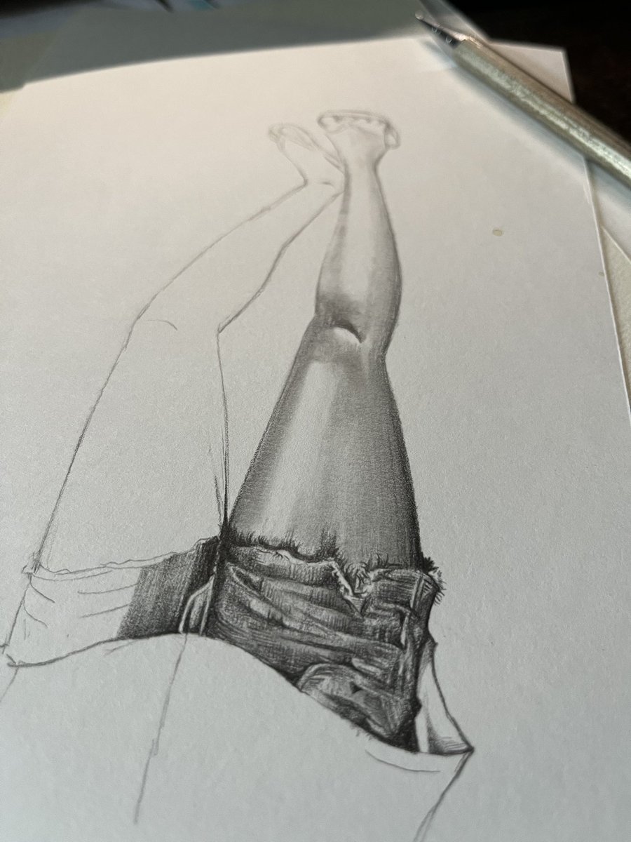 manchiart1's tweet photo. Work in progress #pencil
/
/
#sketch #art #paint #painting #draw #drawing #sketches #artwork #畫畫 #sketching #畫 #手繪 #插畫 #manchiart #girl #lady #leg #body #humanfigures #graphite https://t.co/ibfwaSdrVG