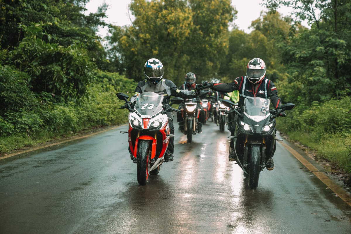 TVSApacheSeries's tweet image. And this is what an action packed and adrenaline filled weekend with the pack looks like.
Scroll to see moments from #AOGOvernight Weekend rides! Wish to be part of our next ride? Join AOG by clicking on the link in the bio.
#ApacheOwnersGroup #AOG #TVSApacheSeries #OneRacingGene