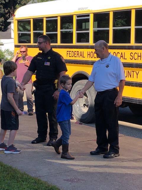 FH_Lancers's tweet image. Coolville Elementary honored local heroes during Heroes Day.

Thank you to our local heroes!

#FedHock