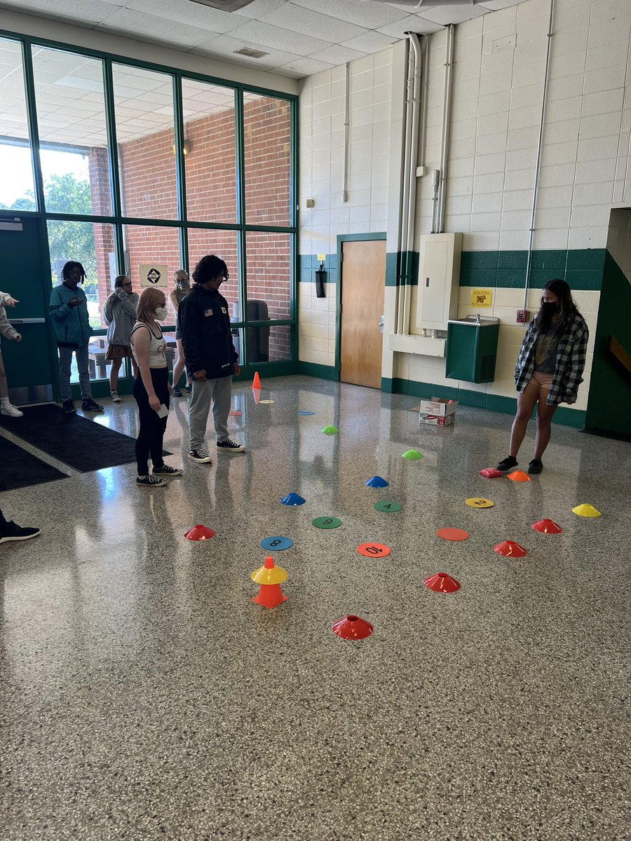 NHSChargers's tweet photo. Day 10 - Monday Leadership Activity….Model The Way Obstacle Course comprehension in action…@AppointedToLead utilizing Collaboration to build collective capacity! Teamwork makes the Dream Work!!!💪🏼😁. #onechatham #AllN https://t.co/mZoz9VXdv9