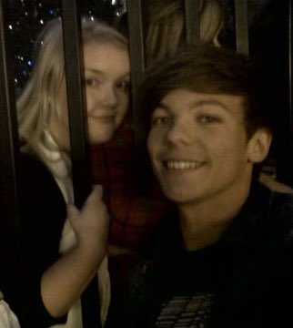Unseen photo of Louis Tomlinson with a fan!