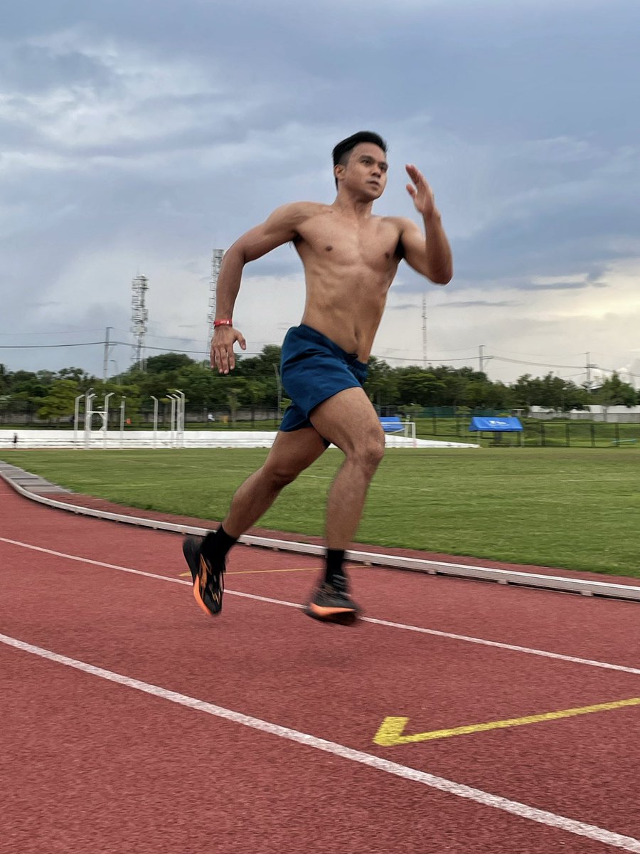 michael_delizo's tweet photo. Minsan lang magkaroon ng matinong sprinting pic. ๐ #pfatleta #1KMChallenge https://t.co/7gZg28bSy8