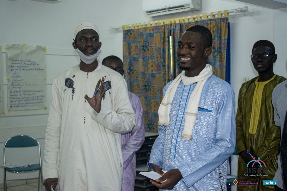 SearchMali's tweet photo. Session de formation en renforcement de capacités des médias locaux axée sur l’engagement religieux et sur le journalisme #sensible à la #tolérance religieuse afin de multiplier les chances que la tolérance interconfessionnelle soit un cheminement vers une #paix #durable.
@SFCG_ https://t.co/jArZxPU8oS