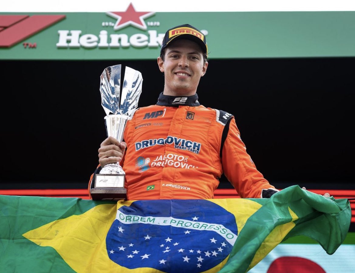 AstonMartinBra's tweet photo. Mike Krack, chefe de equipe: "Felipe mostrou incrível talento, determinação e consistência para vencer o Campeonato de Fórmula 2 deste ano - lembro-me particularmente de suas fantásticas vitórias na Sprint e Feature em Barcelona em maio, que foram extremamente impressionantes”. https://t.co/GmnX8p8nQ0