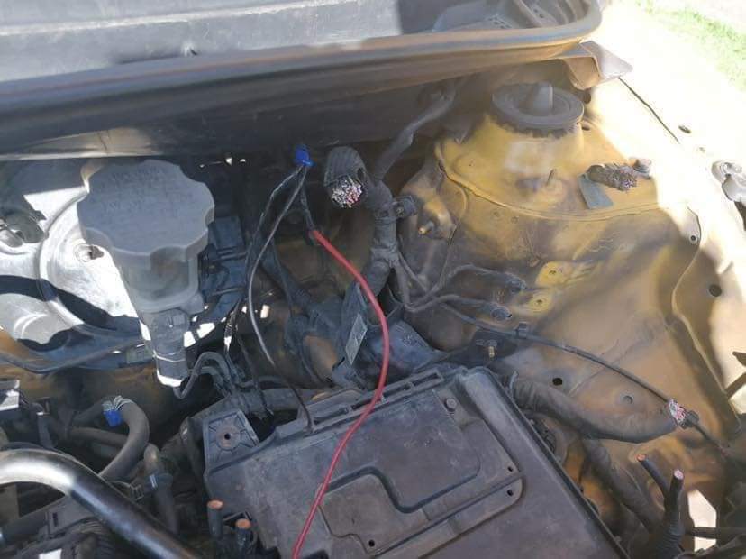 NuevoTiempoCue's tweet photo. 🟠#ATENCIÓN
La madrugada de este lunes 12 de septiembre un taxi fue desmantelado, en la ciudadela #CasaParaTodos #Cuenca, los delincuentes se llevaron accesorios del motor y la batería.
📷cortesía https://t.co/pFmZhdv32m