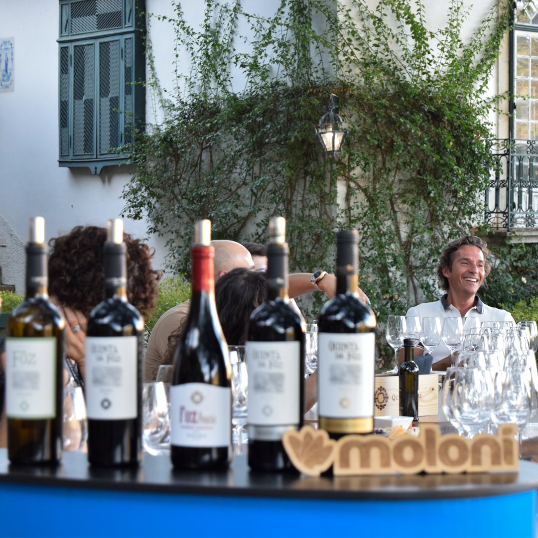 MoloniSoftware's tweet photo. Na passada sexta-feira viajamos até ao Douro e visitamos a Quinta da Foz, situada no Pinhão. Bons vinhos e produtos regionais, sol e boa companhia. A melhor maneira de terminar mais uma semana de trabalho!
.
#moloni #molonisoftware #teambuilding #quintadafoz #douro #winetastings https://t.co/eYOo39cjO5