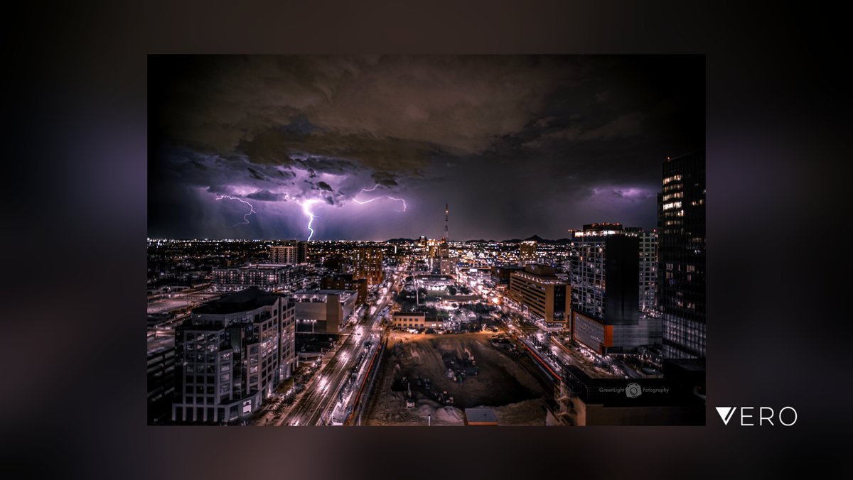 To catch lightning…
.
#lightning #lightningbolt #lightningchaser 
#electricalstorm #downtown #phoenixarizona 
#Sky #OfficeBuildingExterior #Illuminated #Skyscraper #Cloud #CityLife #City #Outdoors vero.co/greenlightfoto…