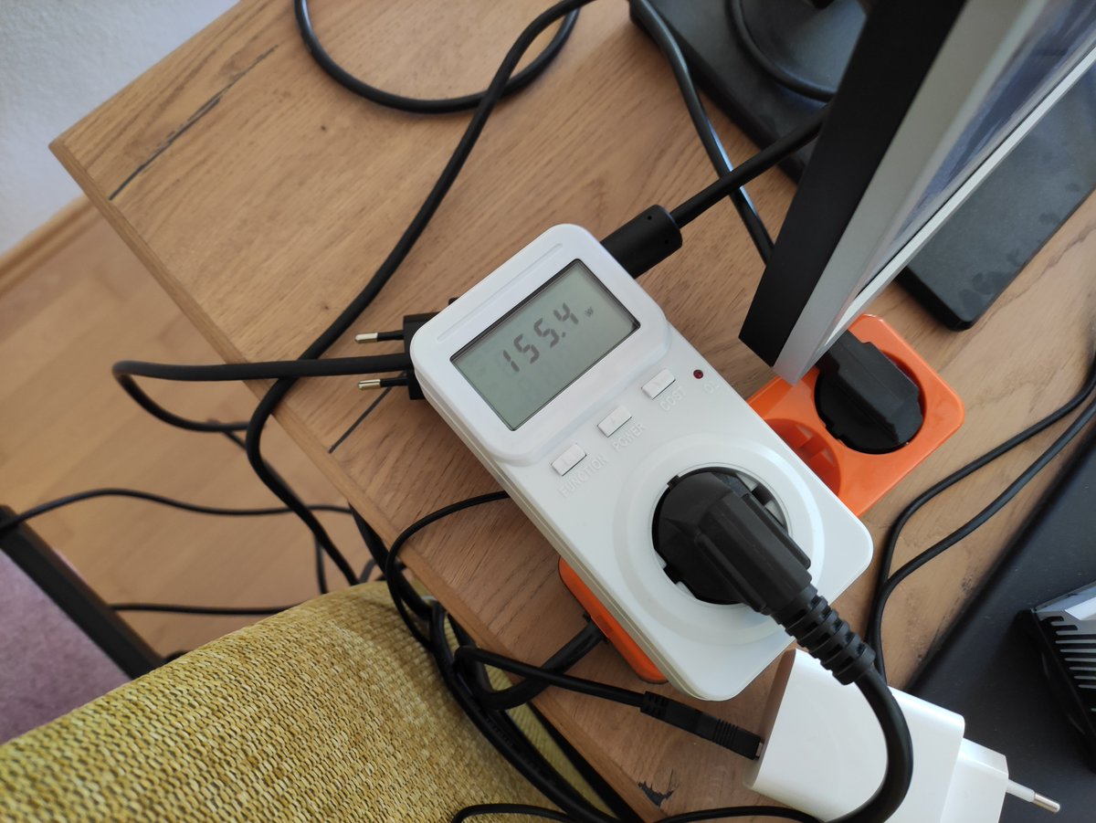 Loeschzwerg_3DC's tweet image. New paste applied (DOWSIL TC-5026), temperatures are looking good now😃 The system is also running stable at 2.0GHz and 1.1V. 
155W is being pulled from the wall when running CPU-Z stress test.

#centtech #centaur #cha