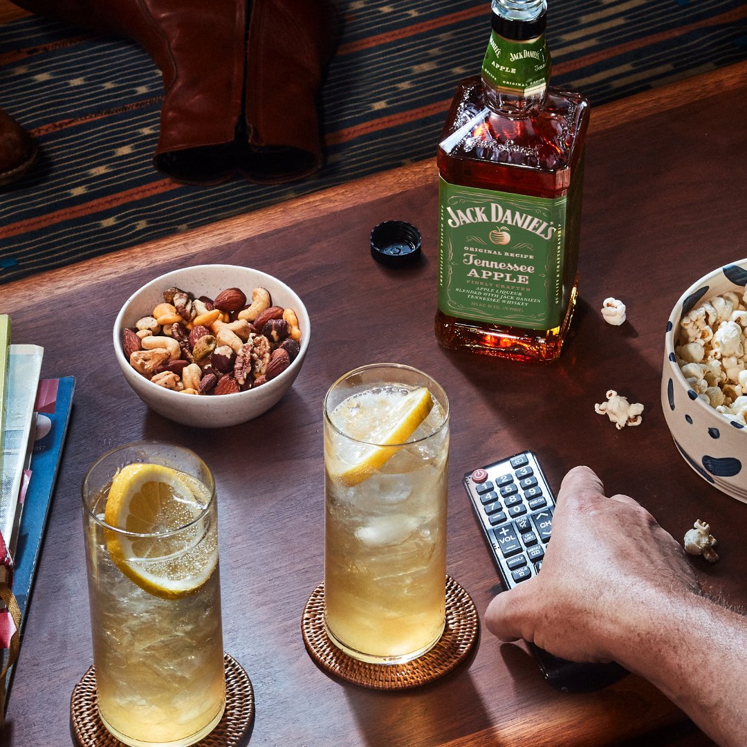 JackDaniels_US's tweet photo. You pick the movie. We’ll handle the drinks. #JackApple
https://t.co/N8NdcSLX69 https://t.co/rblxslxoLP