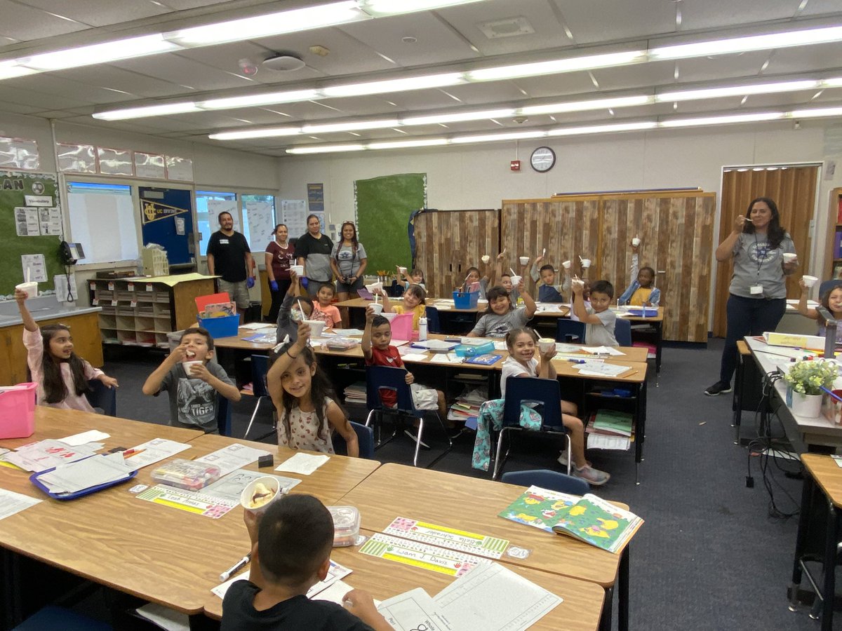 JoshRegerAP's tweet image. PTO Membership Drive Top Donating classes, Mrs. Suarez’ UCI Anteaters and Mrs. Johnson’s St. John’s Red Storm, were treated to a cool ice sundae party by PTO! Thanks for supporting our AMAZING Marshall PTO!!