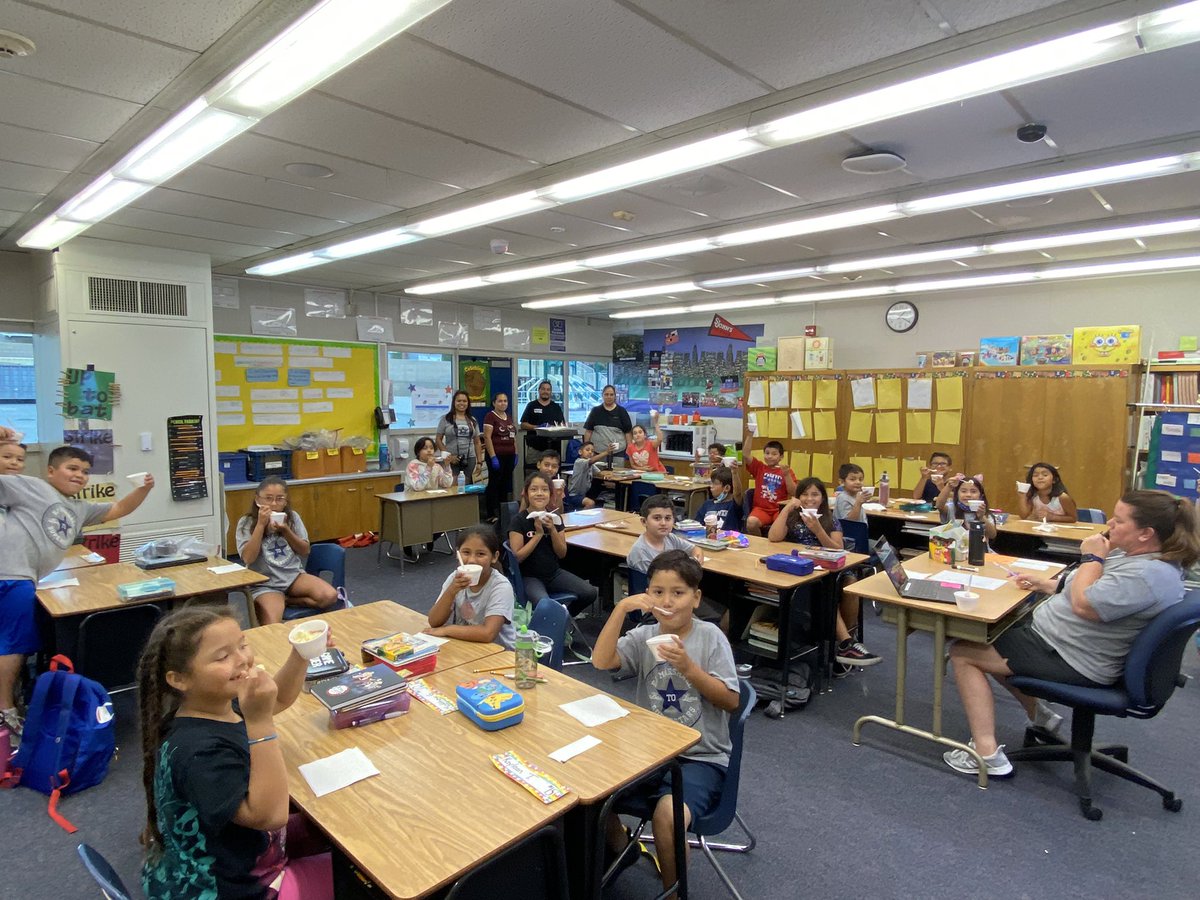 JoshRegerAP's tweet image. PTO Membership Drive Top Donating classes, Mrs. Suarez’ UCI Anteaters and Mrs. Johnson’s St. John’s Red Storm, were treated to a cool ice sundae party by PTO! Thanks for supporting our AMAZING Marshall PTO!!