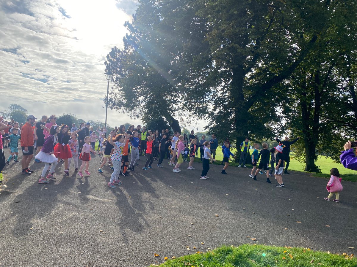 What a great day to celebrate a birthday 🥳 

Well done and thank you to all 76 juniors who completed the course, the friends and families who came along to support, and the volunteers for a fun filled morning 😃
#parkrun #juniorparkrun #dundee #loveparkrun