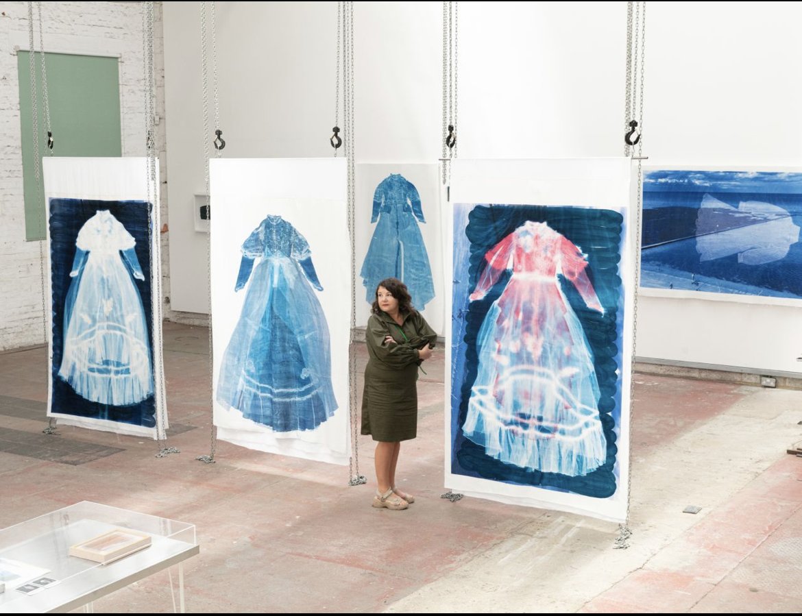 clothandmemory's tweet photo. Saw this great installation of #ShellyGoldsmith's #installation #DressesforGiants at ACS Margate, Unit 11-15 All Saints Industrial Estate CT9 5TJ only until 17 Sept Absolutely worth the trip! @UCAROffice @textile_study @textile_history #textileart #digitalprint #stitch https://t.co/Dppr81p0xv