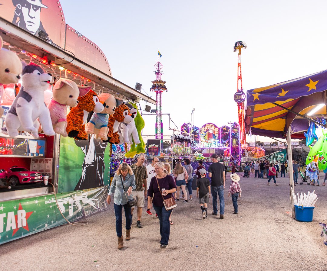 visitbrenham's tweet photo. It's time for the oldest county fair in Texas! This week is full of Washington County Fair festivities, events, and live music. Check our stories or website for details!
☀️
☀️
☀️
☀️
#brenham #visitbrenham #brenhamtexas #brenhamtx #washingtoncounty #washingtoncountyfair https://t.co/MNN7OGMh7X
