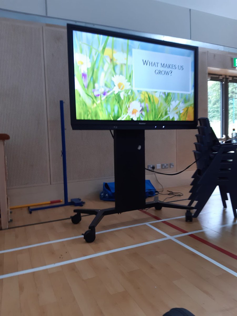 CedarbankSchool's tweet photo. Our first S1 to 3 assembly of the year....so fabulous to be together! @LoveWestLothian #autumnassembly https://t.co/mW5ApzM94s