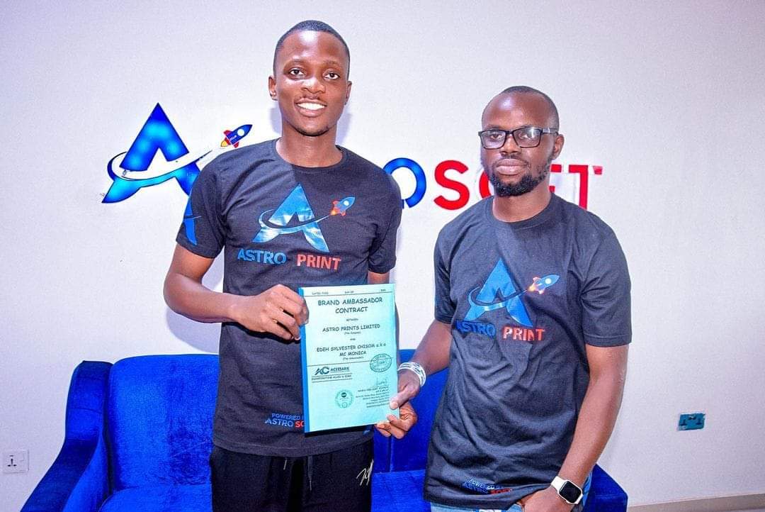 EveafriqueNews's tweet photo. Stand up Comedian from Bayelsa State, MC Monica bags an ambassadorial deal with Bayelsa based tech company, Astro Soft.
Congrats MC Monica, Eveafrique Community Celebrate you 🥳
#eveafriquenews #portharcourt #bayelsastate #mcmonica #astrosoft #entertainment #comedy https://t.co/edehOzm7Wy