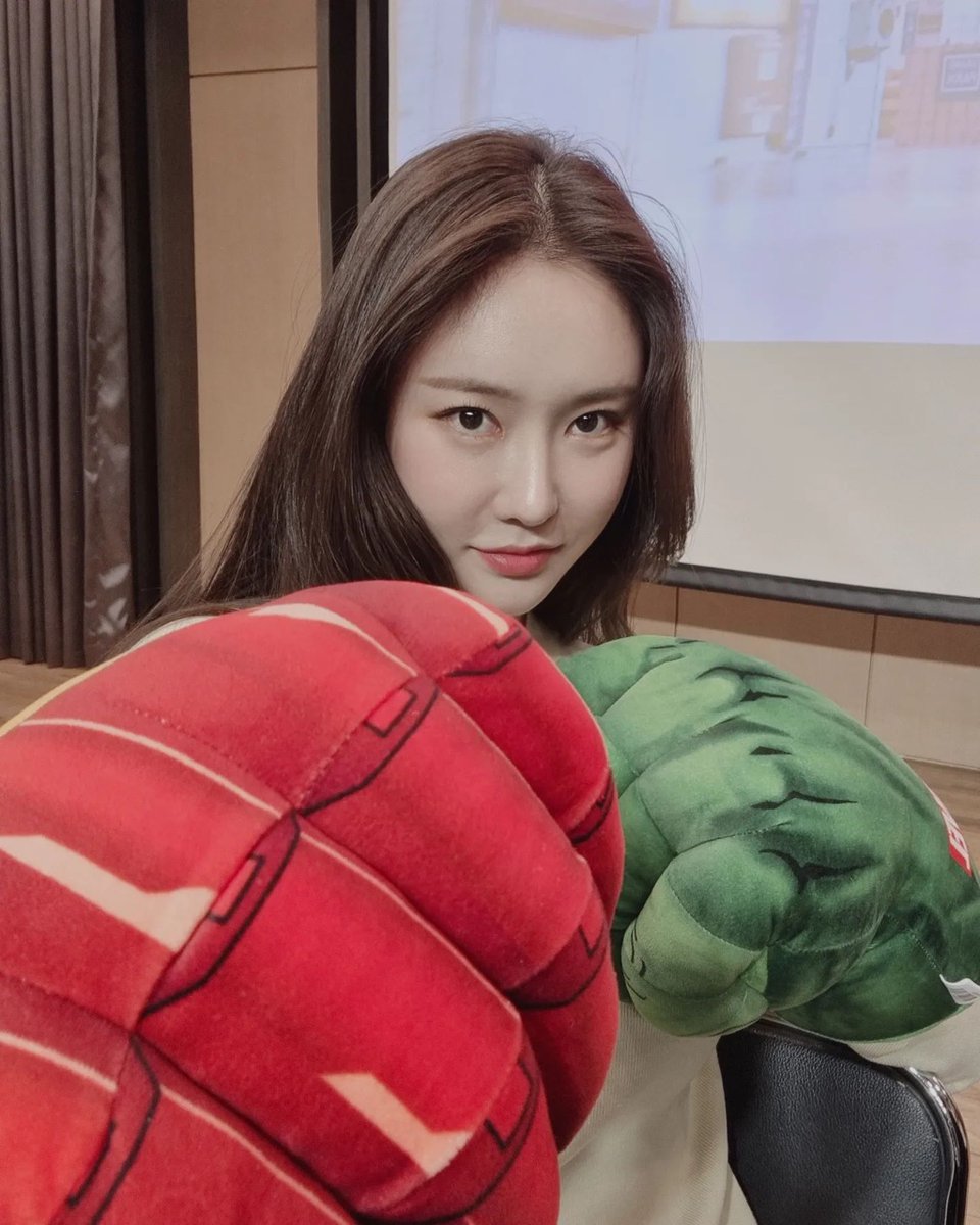 뇽탄절 팬아트
#브레이브걸스 #민영 #김민영 #MINYOUNG #민영아_생일축하해 #Just_Only_Minyoung #Bravegirls 
#오늘은_민영타임_피어레스가_축하해
#피어레스랑_무덤까지_함께하자
#김민영_지금날이끄는건너야
#얌얌쩝쩝엄마_생일축하해
#티라뇽 #주먹왕티라뇽 #FANART