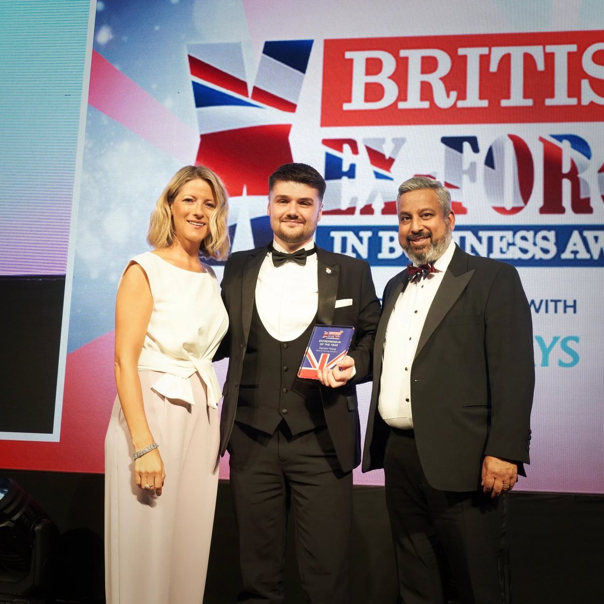 hypara999's tweet photo. Very humbled to be awarded 'UK Entrepreneur of the Year' at the @exforcesawards held in Mayfair, London 🏆

To make the shortlist was an incredible achievement for me at 28, but to win was a dream come true ✨

#exforcesinbusiness #entrepreneur #paramedic https://t.co/DgfJlPoOq4
