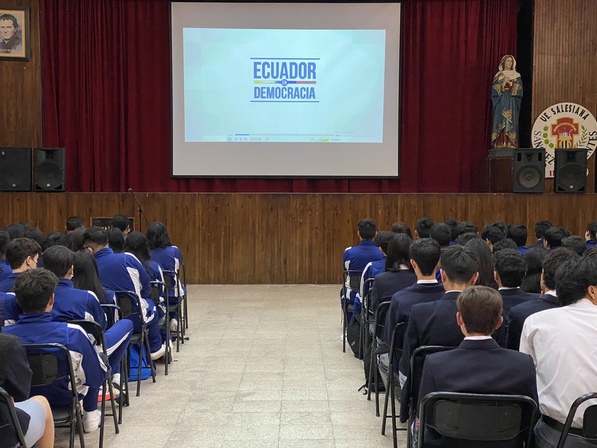 cneimbabura's tweet photo. #CNEInforma | En el auditorio de la U.E Sánchez y Cifuentes, proyectamos el film “Ecuador en Democracia”, como parte de la sexta edición del #FestivalOjoDePez🎥. https://t.co/SZzTuGTup6