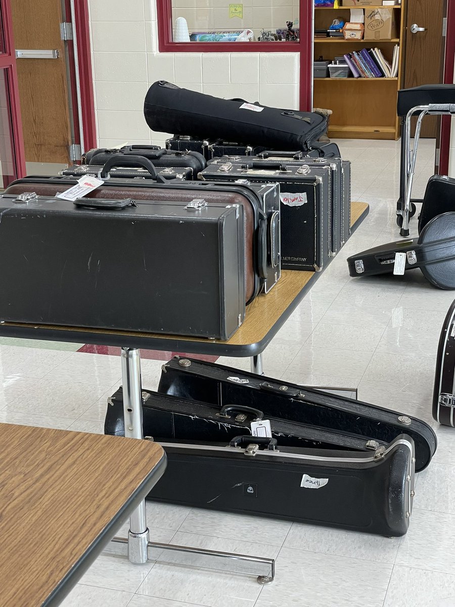 MaertzStephanie's tweet photo. It’s that time of year again! Instruments are being handed out to not only our returning band students, but our new ones as well! We are still looking for donations of gently used instruments - especially clarinets, flutes, saxophones, trumpets, and trombones. https://t.co/9mS7pJxw98