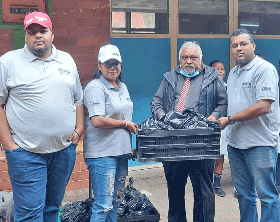 phxtabloid's tweet photo. Rapid Relief Fund rallies for community support

Full story here https://t.co/7pXXxYN9QR

#phoenixtabloid #tabloidnewspapers #communitynews #RRF https://t.co/Eoqrxa8uEr