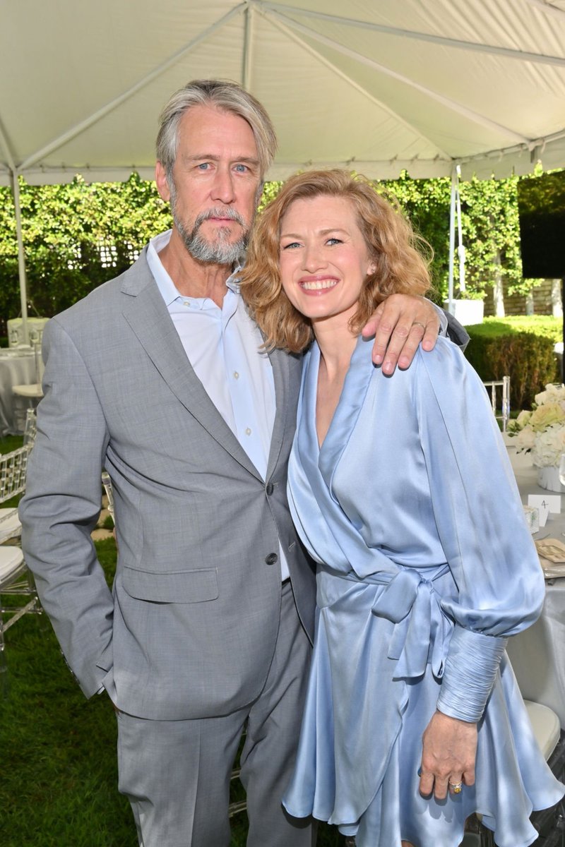 📸 Mireille Enos and Alan Ruck at the Creative Coalition Television Humanitarian Awards (September 11, 2022)