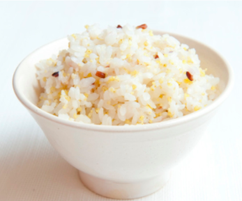 tubutubu_office's tweet photo. 一粒万倍の生命力をもつ雑穀は、日本人の伝統的主食作物です。
日本人の祖先たちは、数十年前まで、雑穀を一度の食事で一万粒以上食べることでそのエネルギーを得て栄養失調になることもなく、四季の変化の激しい日本の気候風土を健康に生き抜いてきました。 https://t.co/n8zt5gG5WS