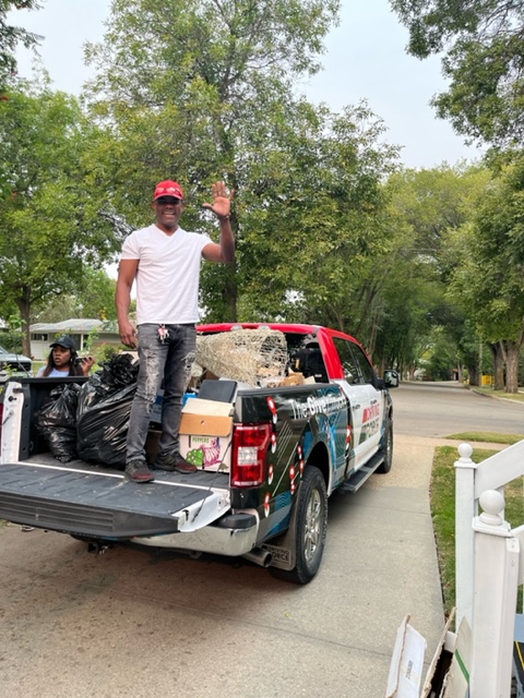 DFVehicles's tweet image. Over the weekend the St. Albert Latin Cultural Association used the #GiverTruck to help with their Value Village Fundrive. Thank you for helping out in the #community! #DRIVINGFORCE #NowYoureGettingSomewhere