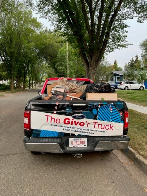 DFVehicles's tweet image. Over the weekend the St. Albert Latin Cultural Association used the #GiverTruck to help with their Value Village Fundrive. Thank you for helping out in the #community! #DRIVINGFORCE #NowYoureGettingSomewhere