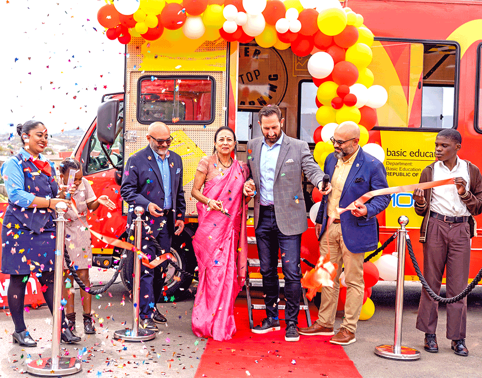 phxtabloid's tweet photo. McDonald’s Computer Hub launched 

Full story here https://t.co/As2AGs0VlH

#phoenixtabloid #tabloidnewspapers #communitynews #schoolbuzz #schoolnews #McDonalds #MobileComputerHub #DhansGroup #SekusilePrimarySchool #Inanda https://t.co/4fB9QPc7kJ