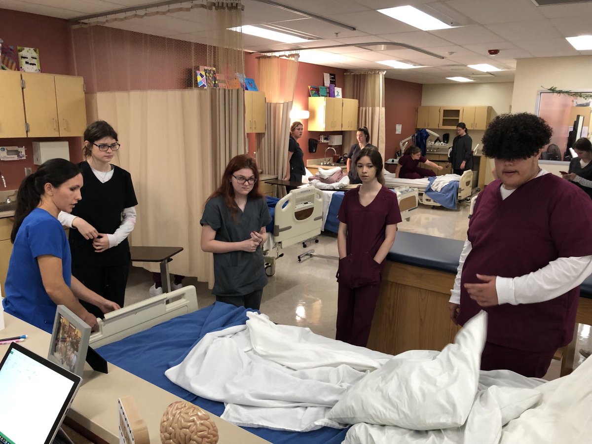 MECTC_Buffalo's tweet image. Multi l-Skilled Lever 1 is working on bed usage and patient care this morning. #MECTC #MSHT