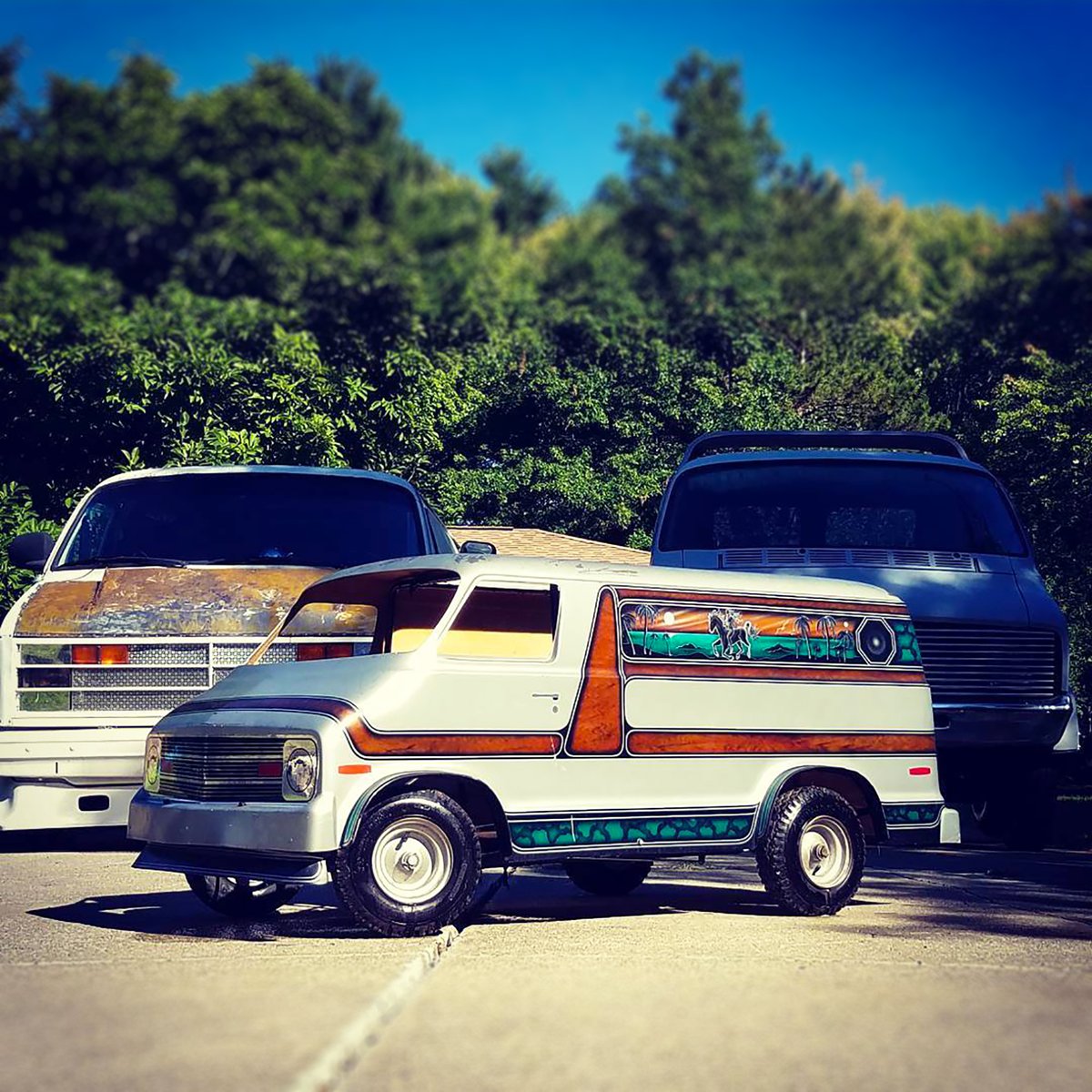 _VanCult_'s tweet photo. Happy Mini-VAN Monday!
..
@hurricanevanner
..
#miniVANmonday #miniVAN #van #vanshit #customvan #gocart #boogievan #vannin #vanporn #vanlife #vanshit #miniVANshit #vancult #getinandgetiton #hashtag https://t.co/qopUPP0xnl