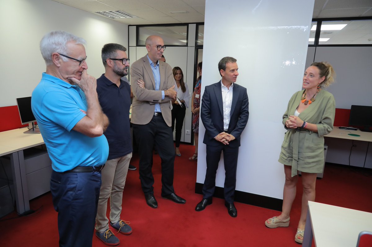 perefuset's tweet photo. El sector tecnològic és cada dia + estratègic per a #València. Una oportunitat de creació de riquesa, llocs de treball i atracció de talent. Anem per bon camí. Hui ho hem comprovat en la visita de @joanribo a la seu valenciana de @SopraSteria_ES amb molts projectes Made In VLC. https://t.co/fwFUvQacXO