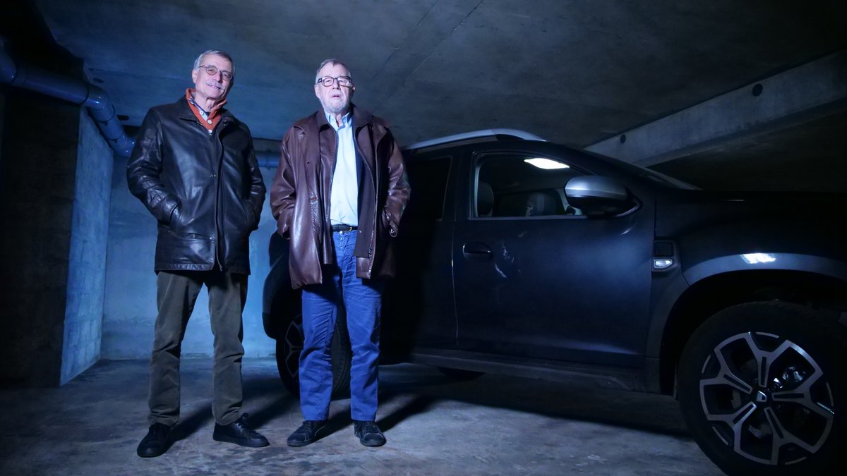 ScenedeCrimeTV's tweet photo. Evénement sur #SDCTV : Gilbert Thiel et @RenaudRuymbeke , 2 magistrats exceptionnels, se dévoilent dans "Drôle d'endroit pour une rencontre" sur #SDCTV. Dans ce premier épisode, ils racontent leurs instructions "face aux #politiques". 
#Justice #affaires
https://t.co/98y34J0R0G https://t.co/qGChtgSOnR
