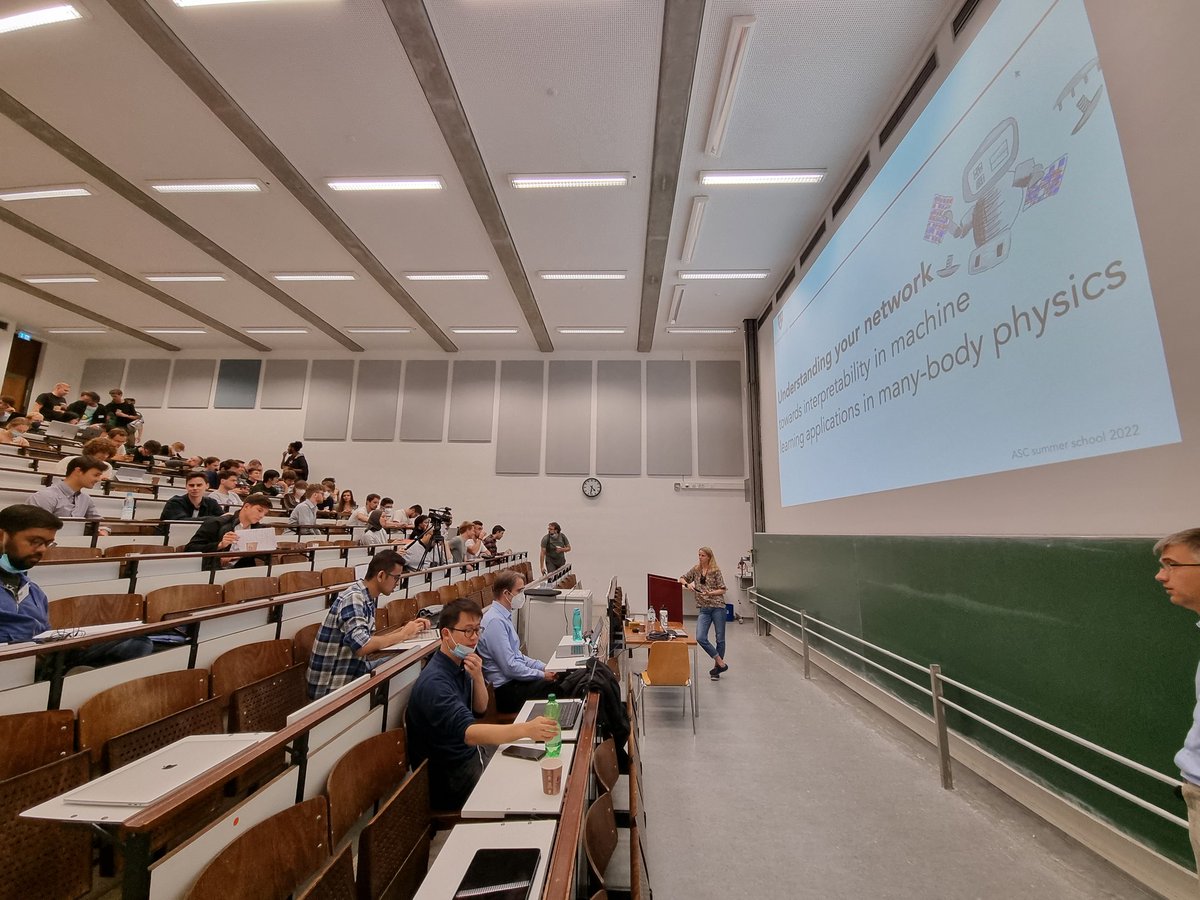 KrippendorfSven's tweet photo. Taking seats for the final lecture of the first day at #ASCschool from @aBohrdt . https://t.co/bPwVExjX30