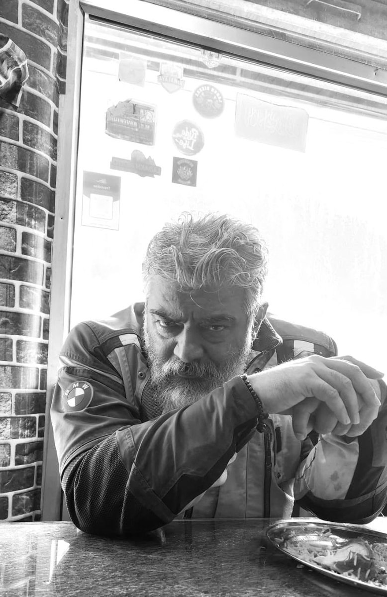 Aswin46199817's tweet photo. Monochromatic magic ft. #AK ! 🖤🤍

#Ajithkumar𓃵 #AK #Ajith #AK61 #AK62
Classy💙                    Swaagy🥵💥 https://t.co/xDDtkKt5Z4
