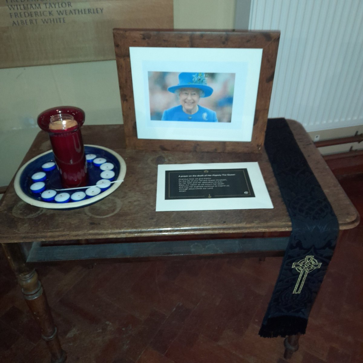 St_MichaelsEW's tweet photo. .@St_MichaelsEW is open every evening this week, Monday - Saturday from 6-7pm.  A table is set up in church to enable people to come and pray, light a candle and sign a commemorative book #QueenElizabeth #communitysupport 
@SouthwarkCofE https://t.co/w8SJ3YeEds