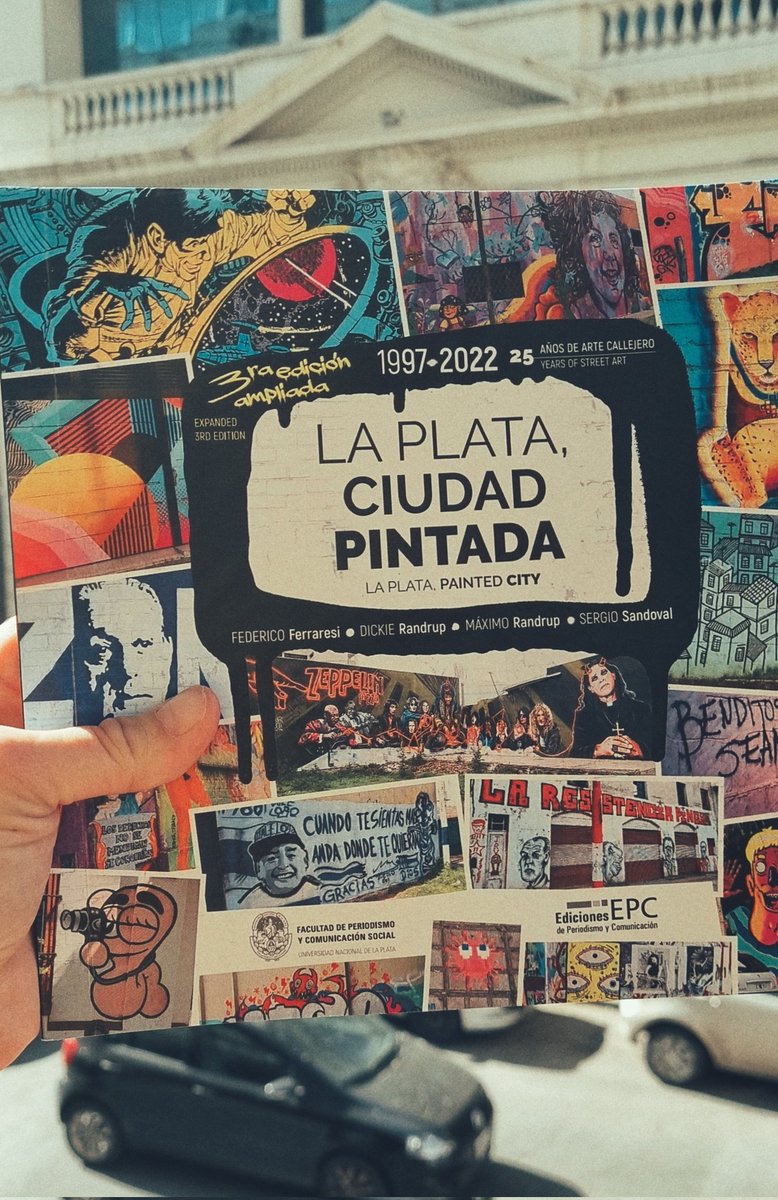ignomito's tweet photo. Hay un libro sobre la ciudad y su arte callejero, que va por su 3er edición, con actualización de fotitos incluida. Un registro increíble para les que  disfrutamos de divagar por la ciudad. No se Lo pierdan! @CiudadPintadaLP 👇
Dato de color:  tiene prologo de @alejosantander_ https://t.co/IXYvc6IoVo
